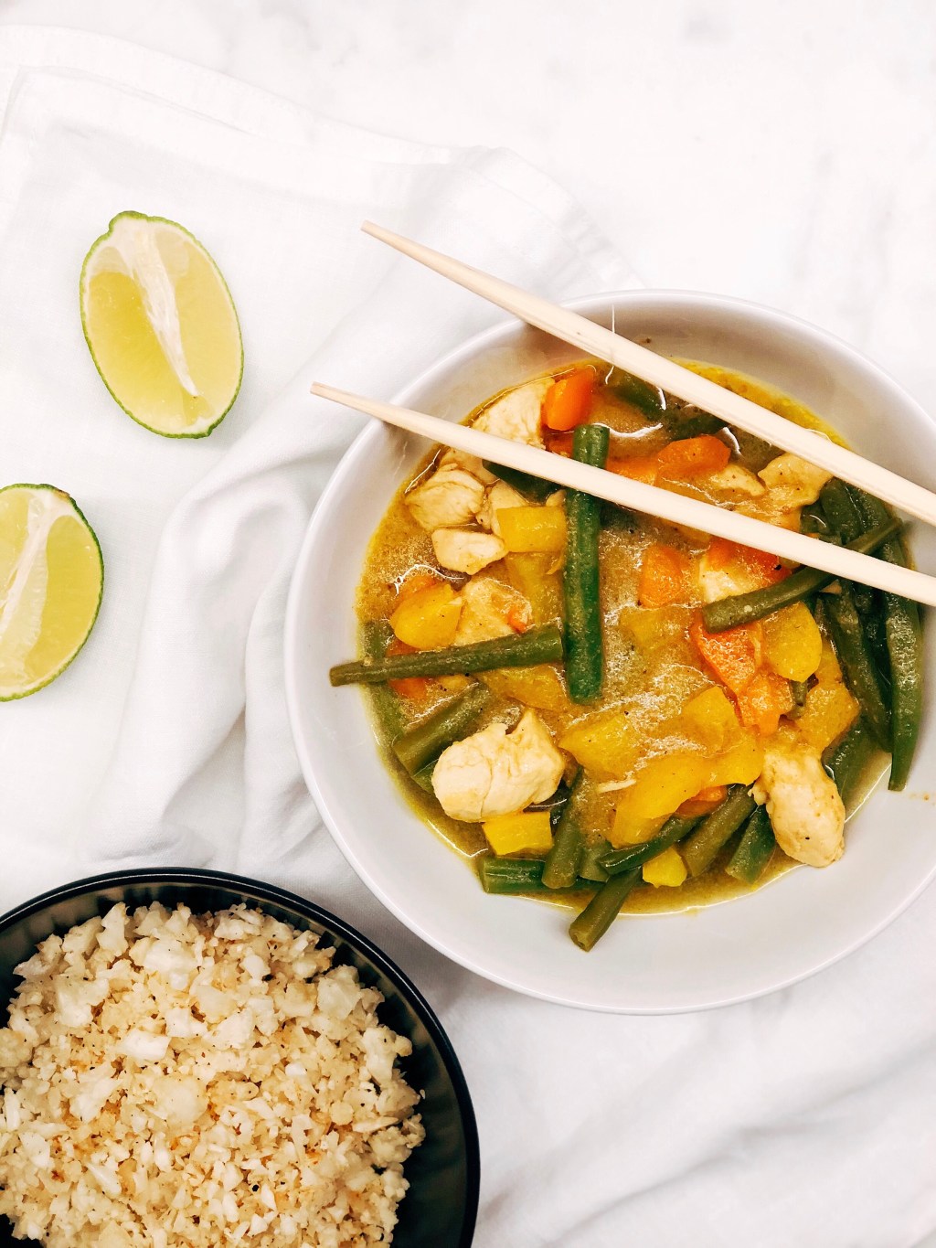 Groene curry met kip &&nbsp;bloemkoolrijst