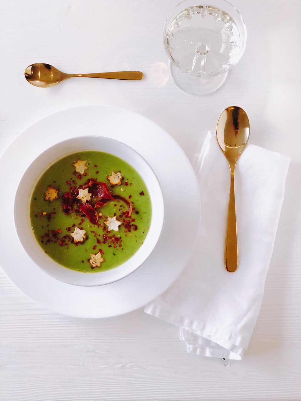 Feestelijke soepje met pastinaak-sterretjes