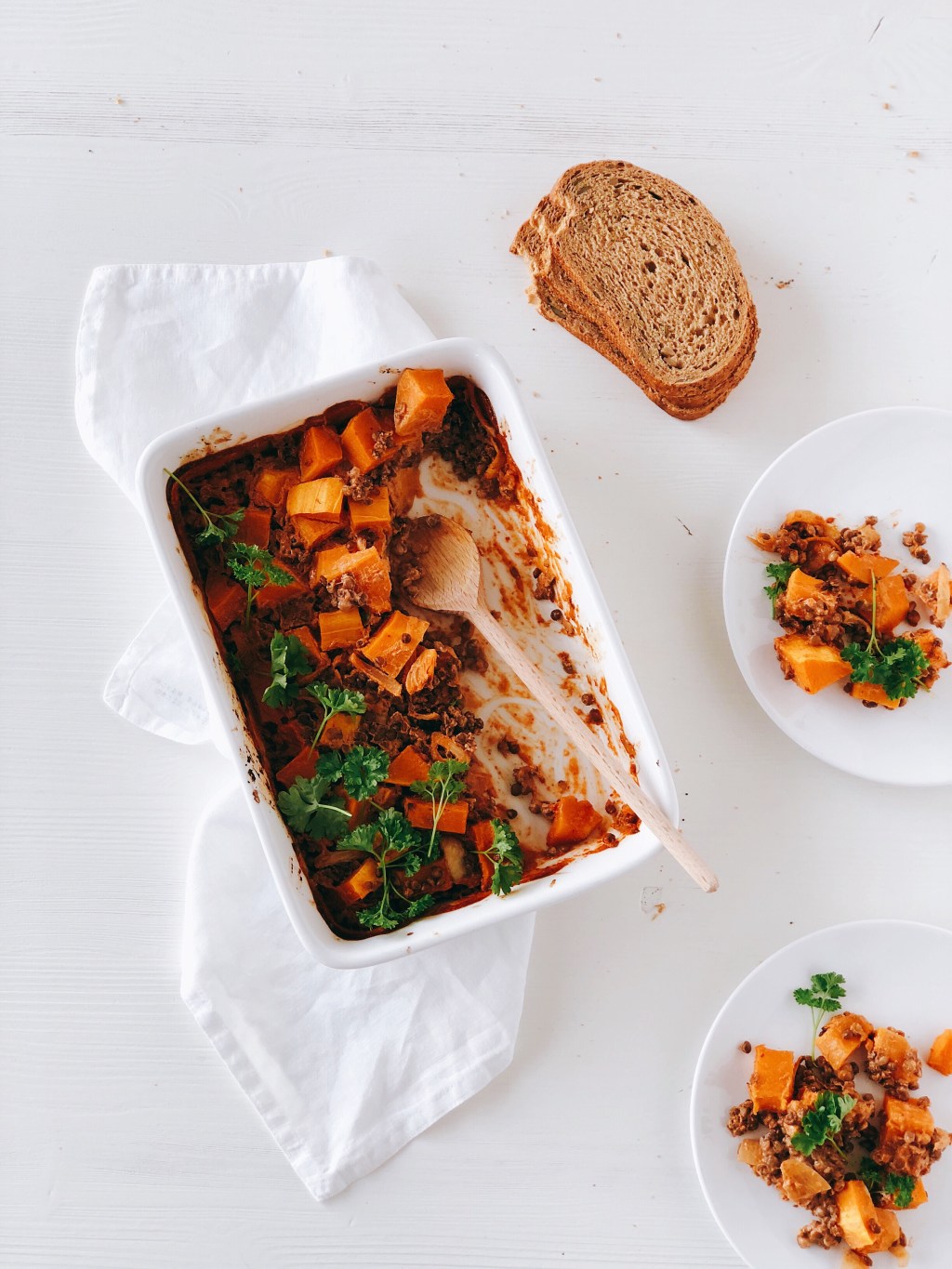 Ovenschotel met butternut pompoen, rode curry en&nbsp;linzen