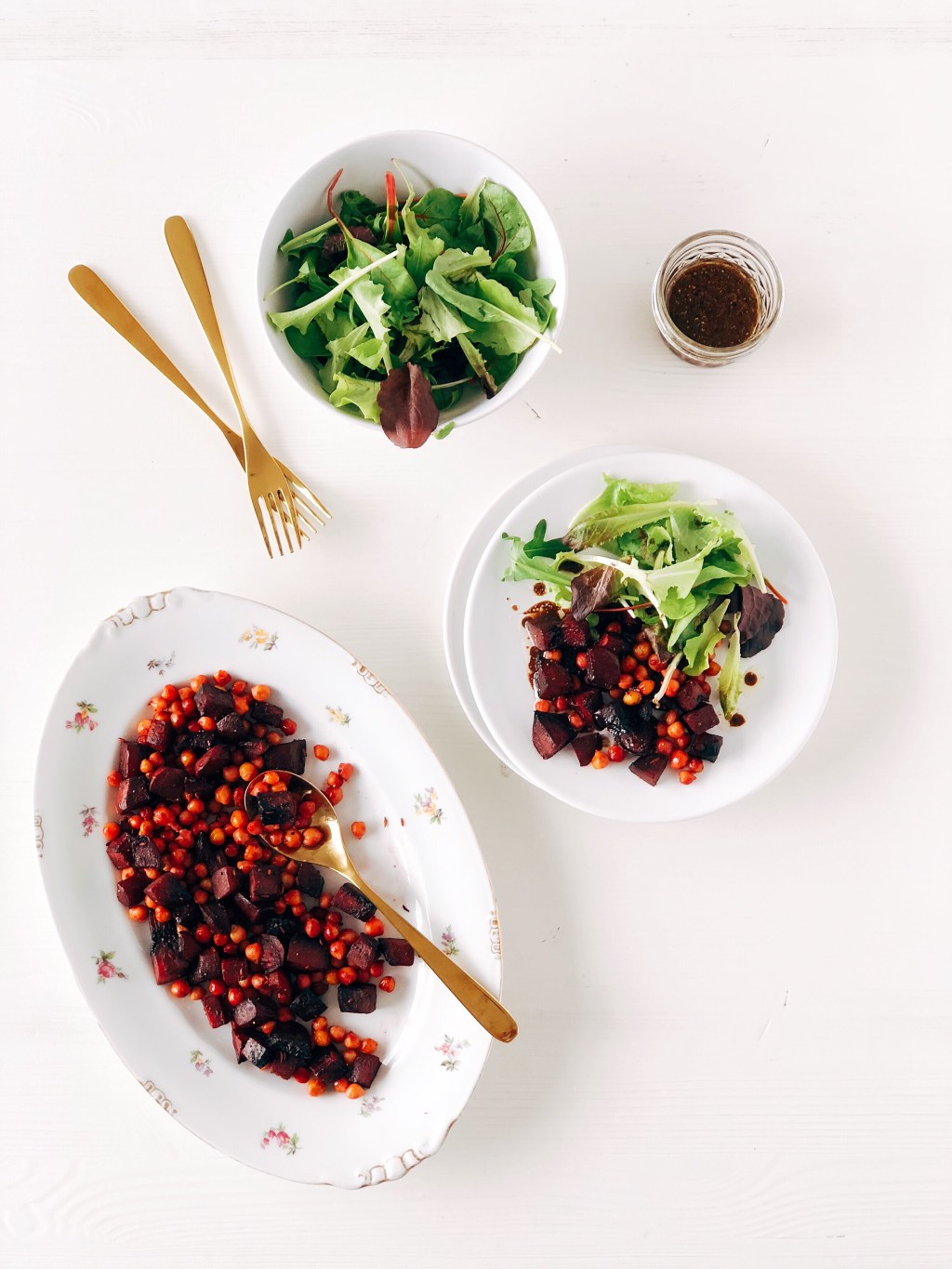 Salade met geroosterde biet en&nbsp;kikkererwten