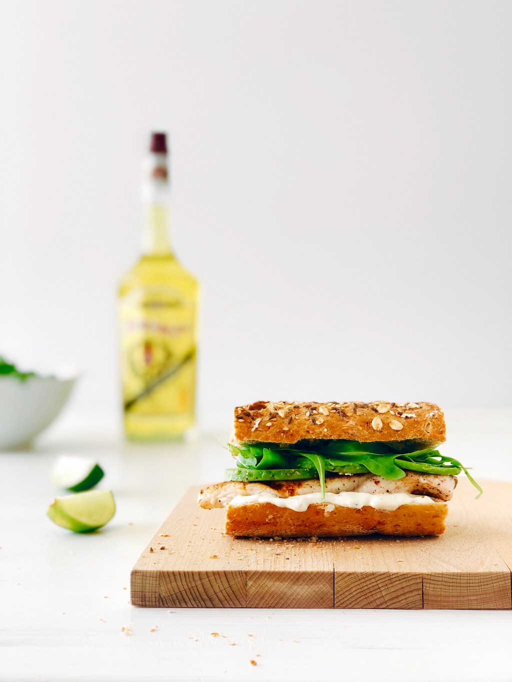 Broodje met kip, avocado & een sausje met Elixir&nbsp;d’Anvers