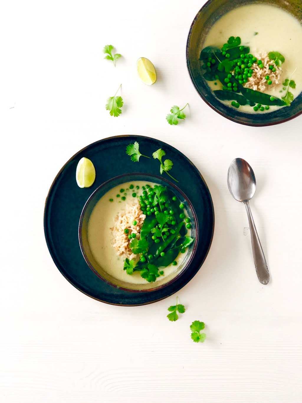 Kokos – curry soep met groene groenten & volkoren&nbsp;rijst