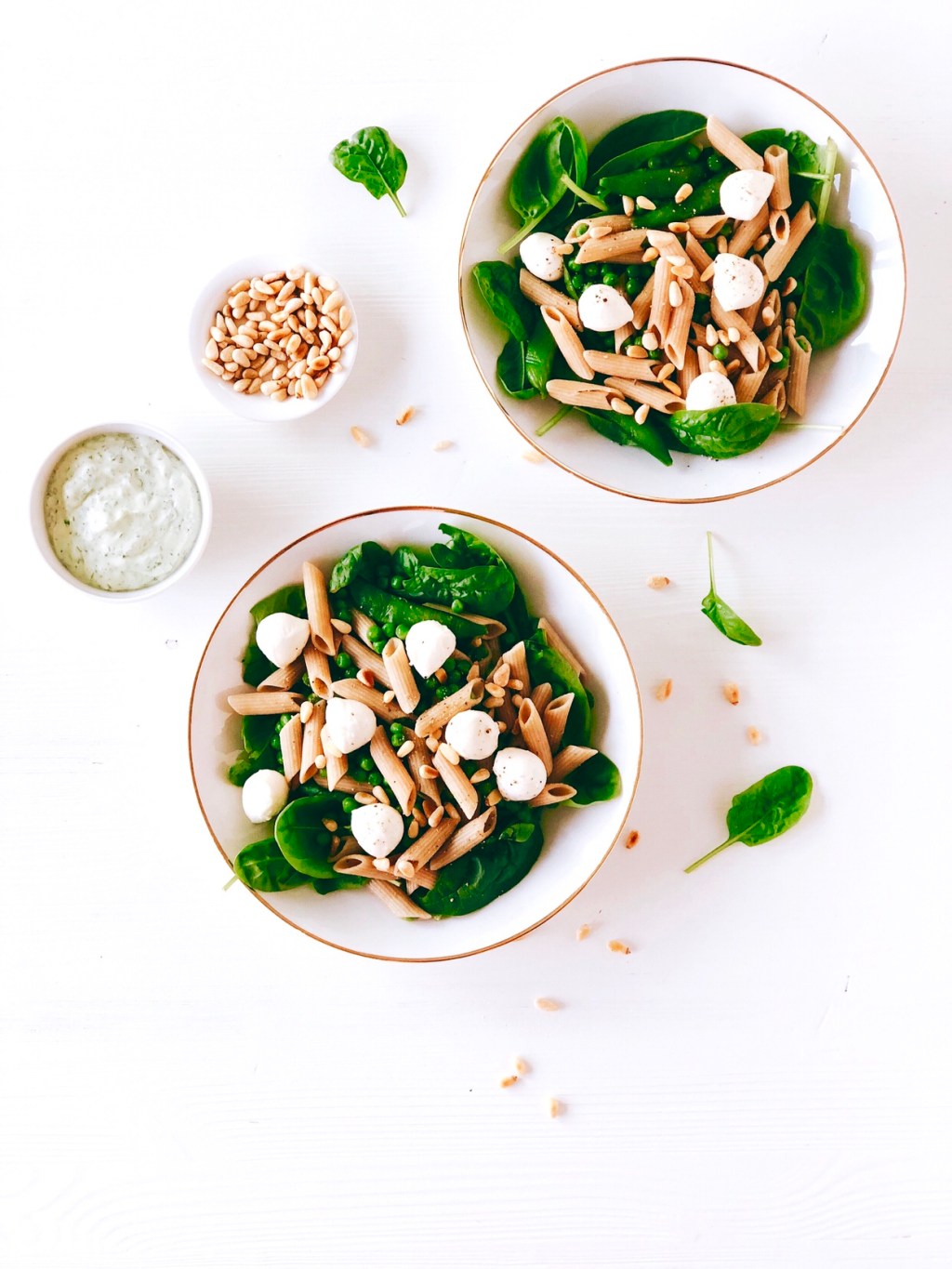 Frisse pastasalade met groene groenten en&nbsp;mozzarella