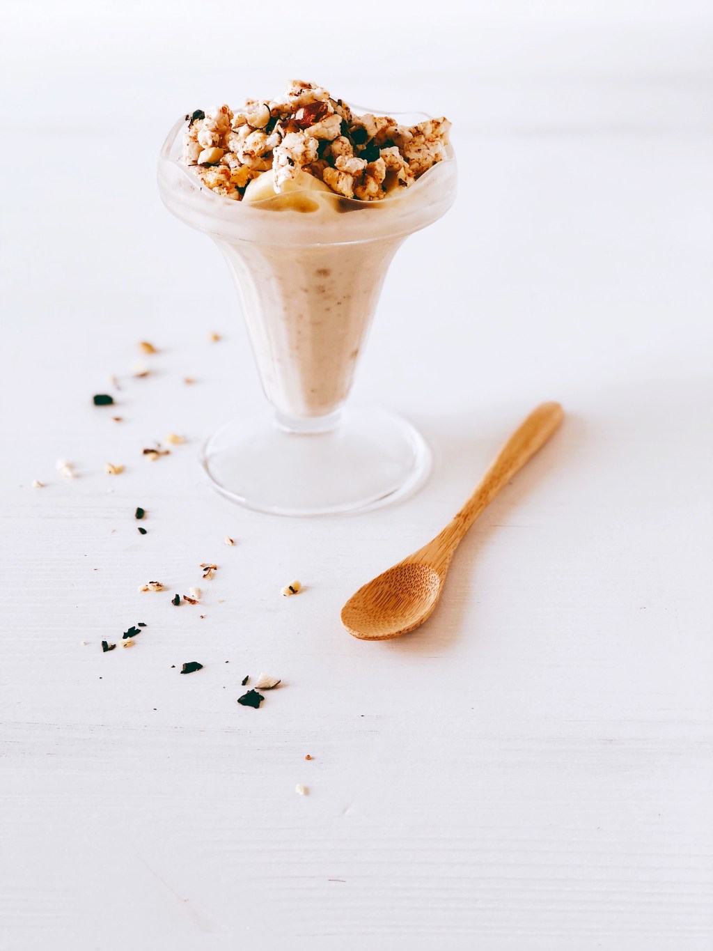 Banaan-kokos ijs & snelle chocolade&nbsp;granola