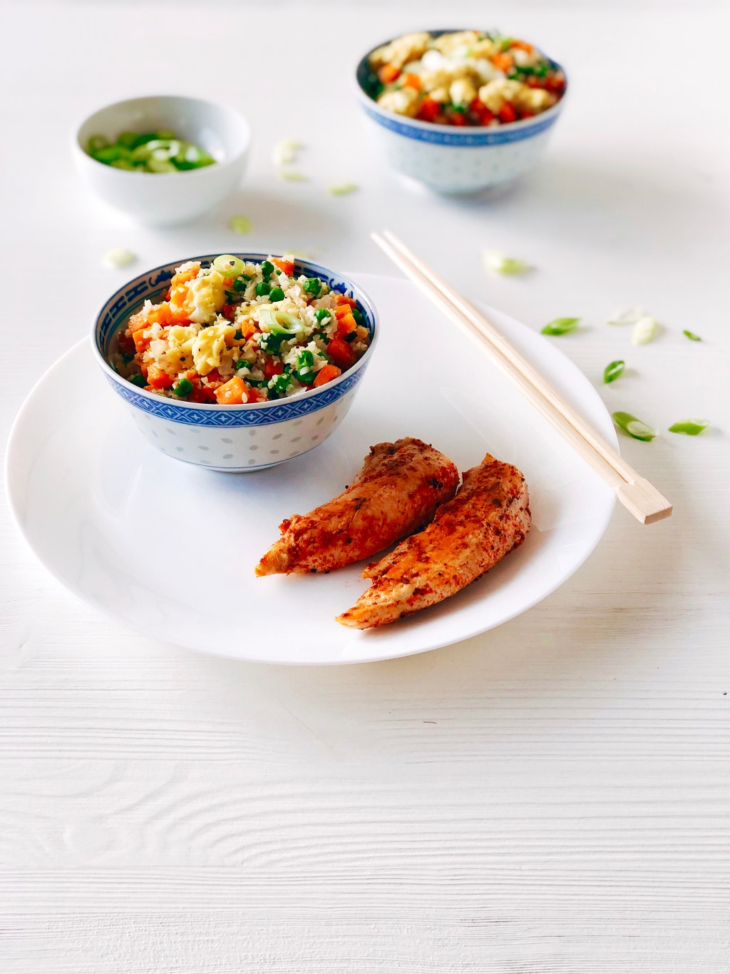 Nasi goreng met bloemkoolrijst &&nbsp;kippenhaasjes