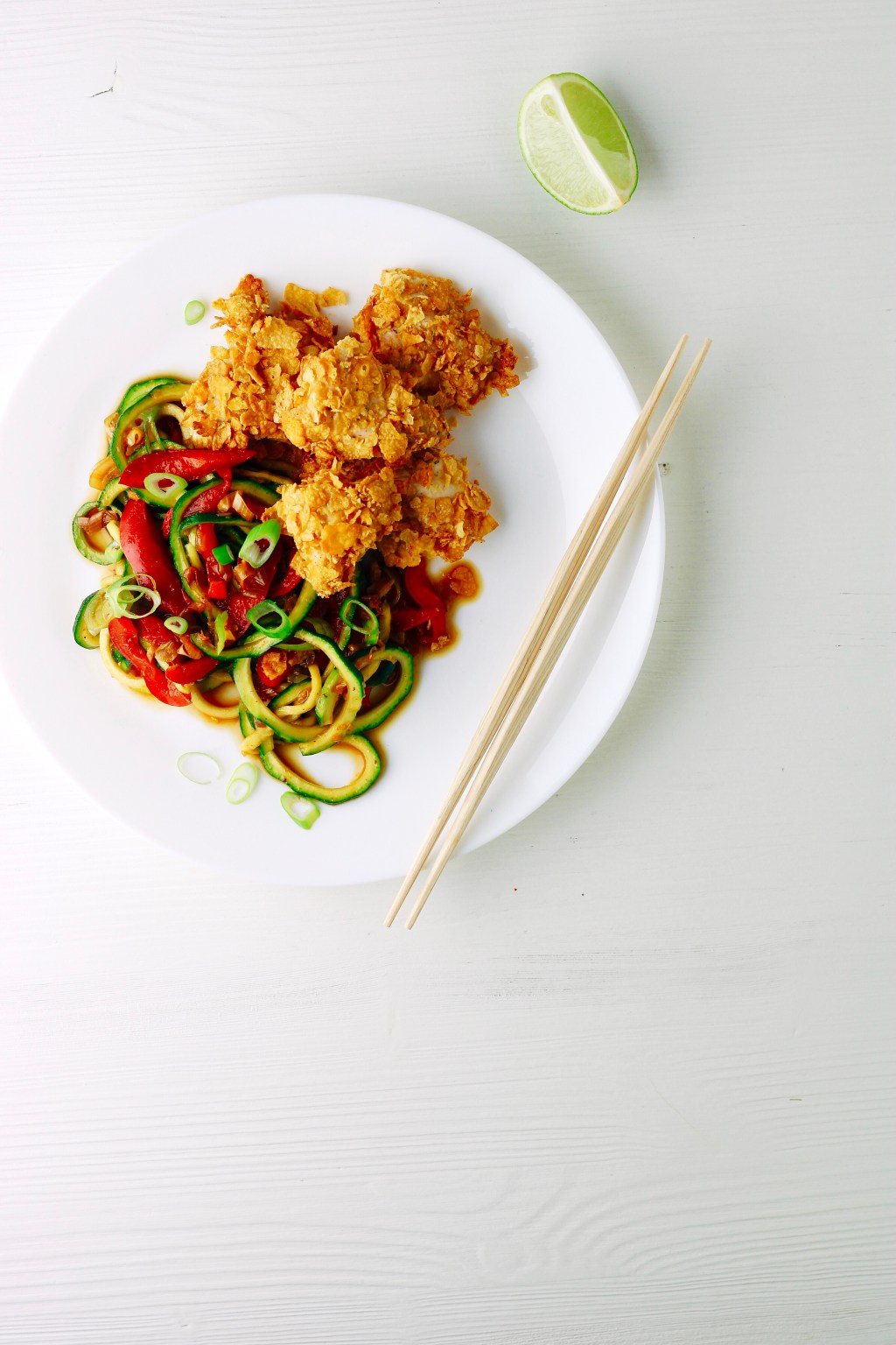 Pittige courgette noedels met krokante kip uit de&nbsp;oven