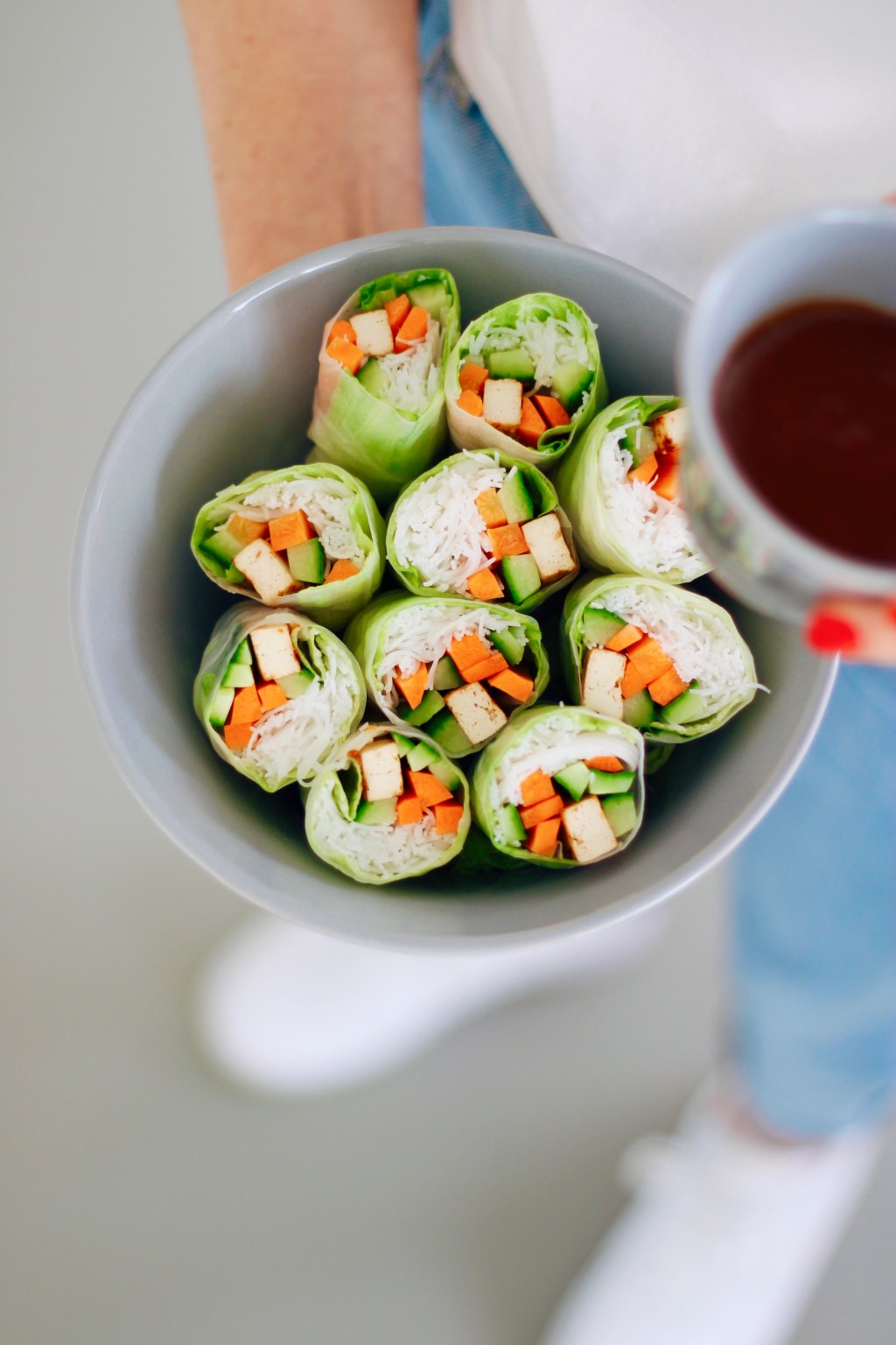 Spring rolls met gemarineerde tofu &&nbsp;pindasaus