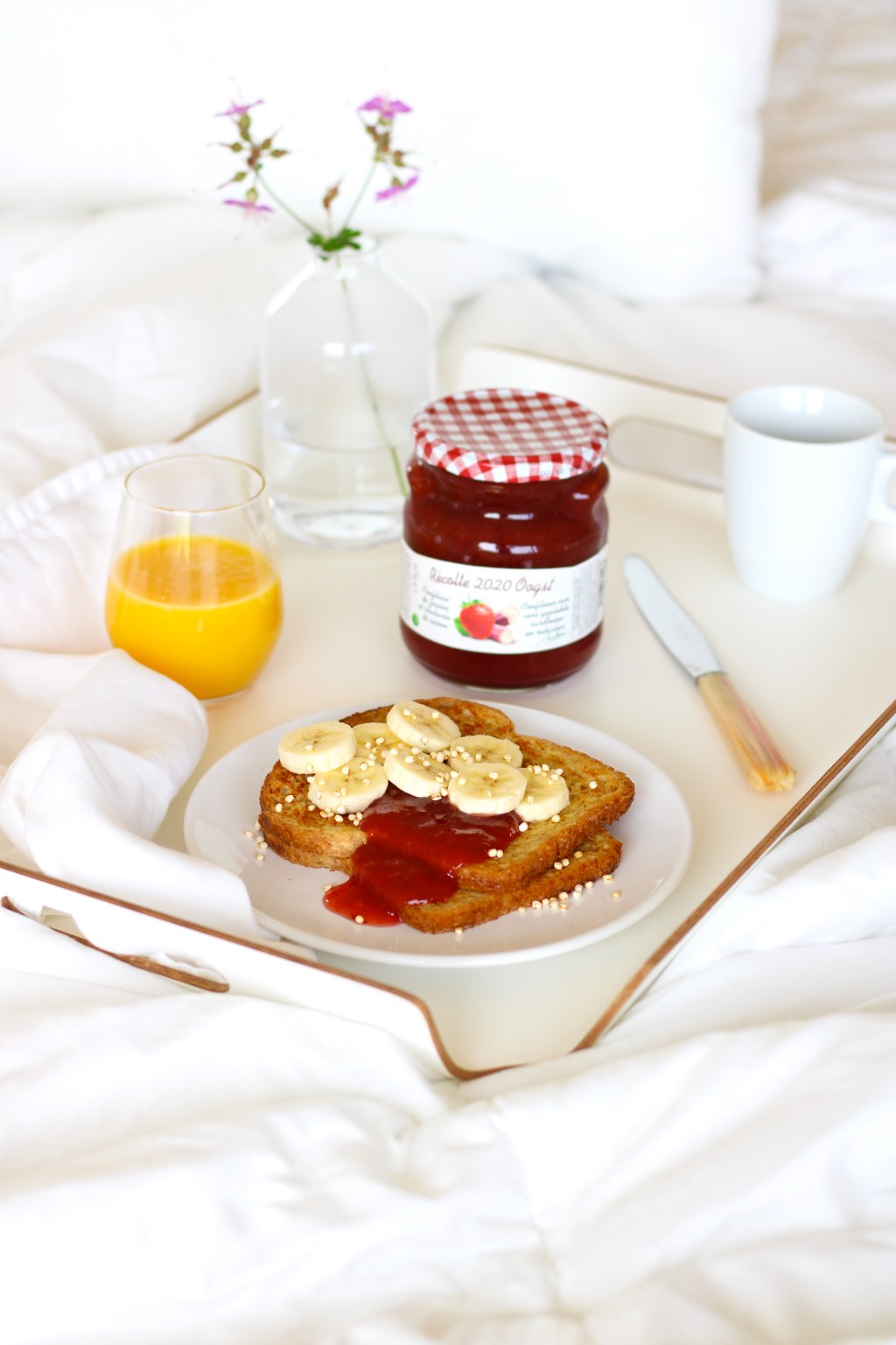 Wentelteefjes met banaan & aardbeien-rabarber confituur