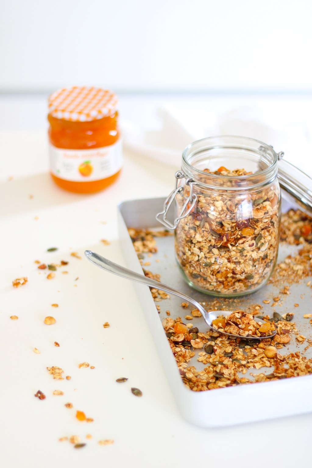 Abrikozen granola met koekkruiden &&nbsp;gember
