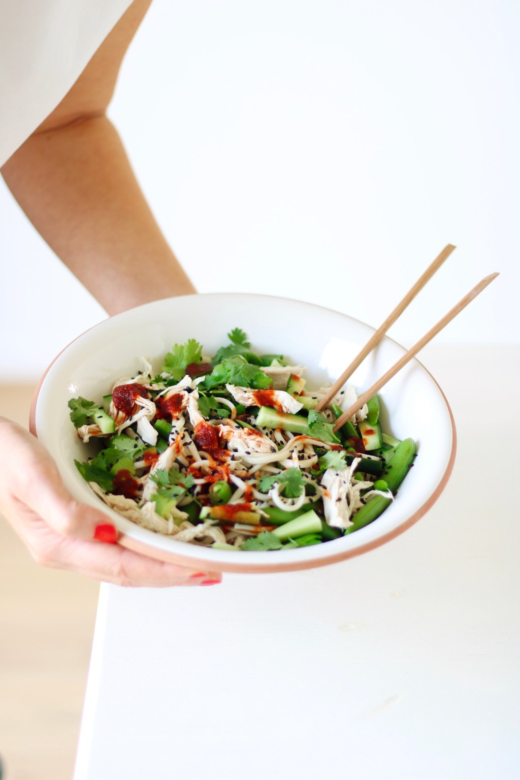 Noedelsalade met kip & rode curry&nbsp;dressing